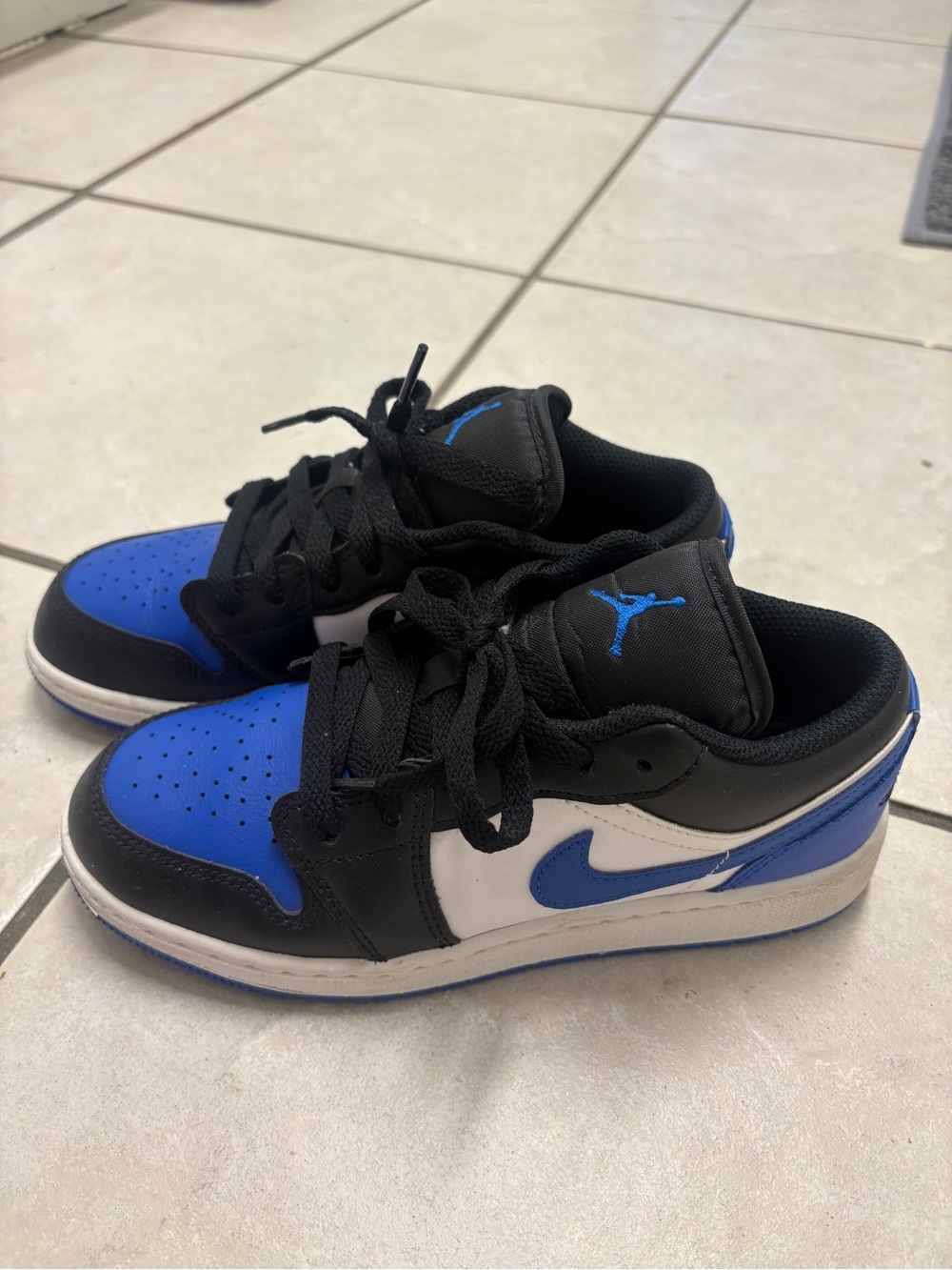 Jordan Low-Top Sneakers in Black/Blue/White